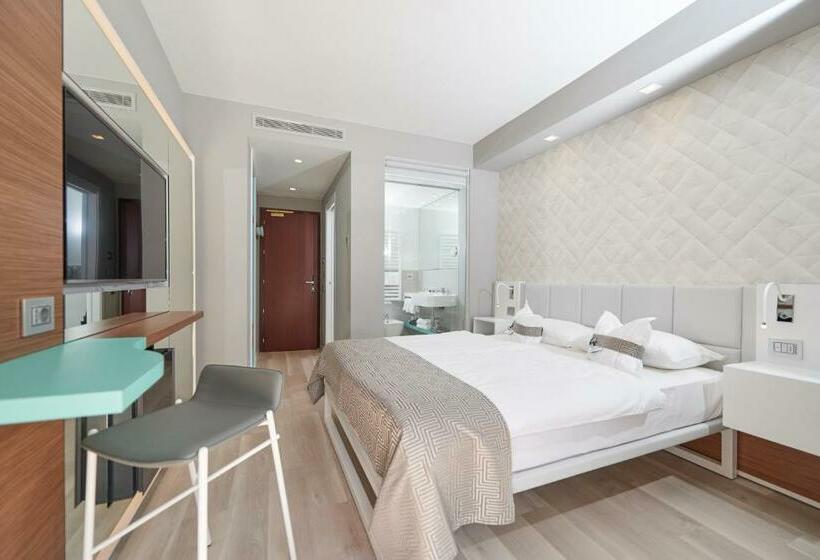 レイクビュースタンダードルーム, Castello Lake Front