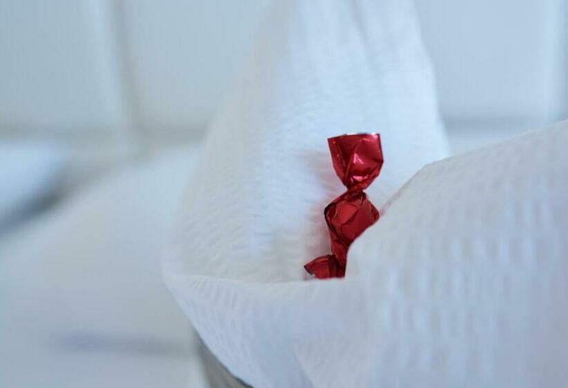 レイクビュースタンダードルーム, Castello Lake Front