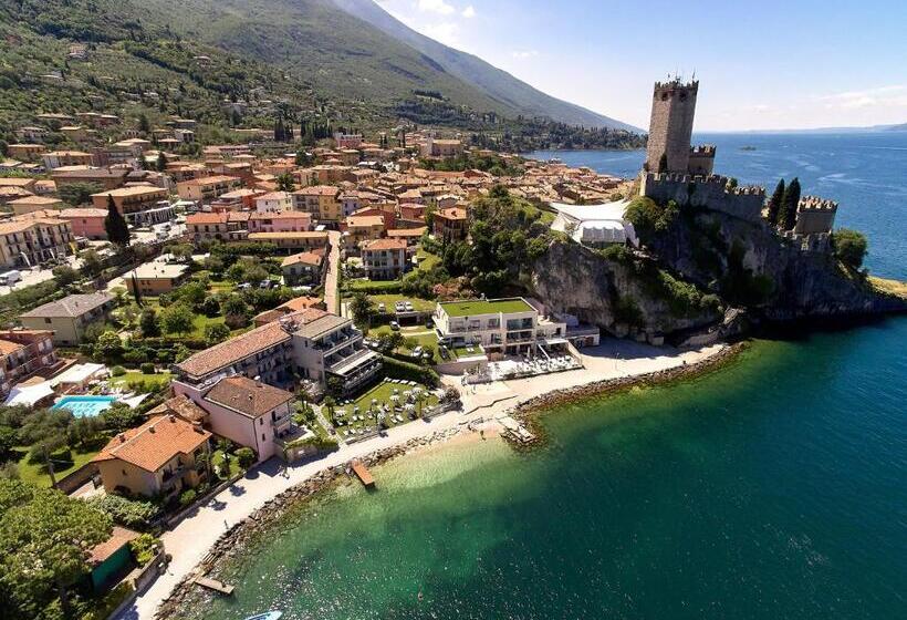 Suite with lake view, Castello Lake Front
