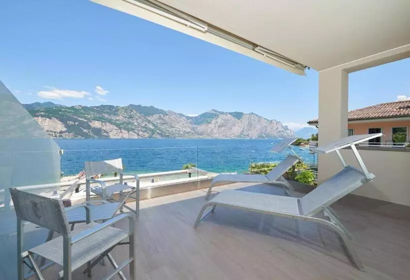 Suite with lake view, Castello Lake Front