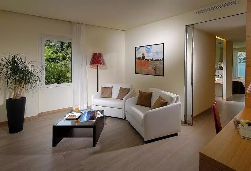 Suite with lake view, Castello Lake Front
