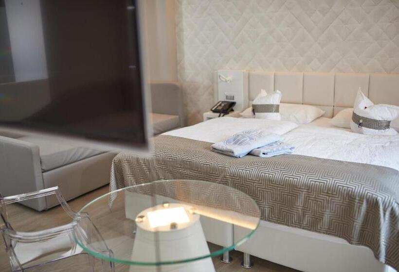 ジュニアスイート, Castello Lake Front