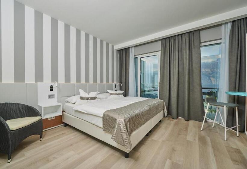 バルコニー付きデラックスルーム, Castello Lake Front