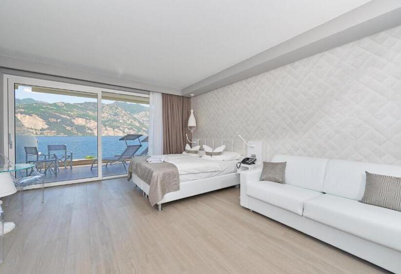 テラス付きジュニアスイート, Castello Lake Front