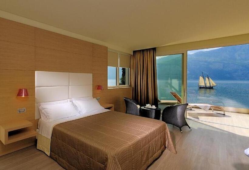 Suite with lake view, Castello Lake Front