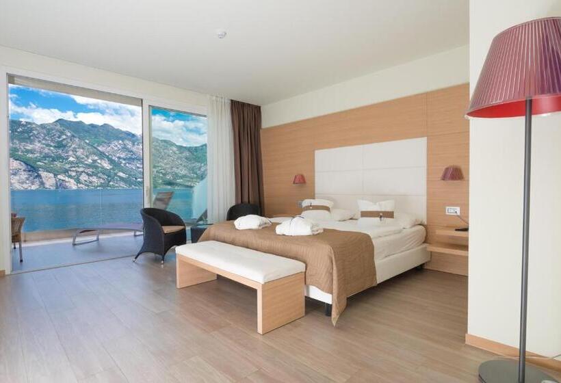 Suite with lake view, Castello Lake Front