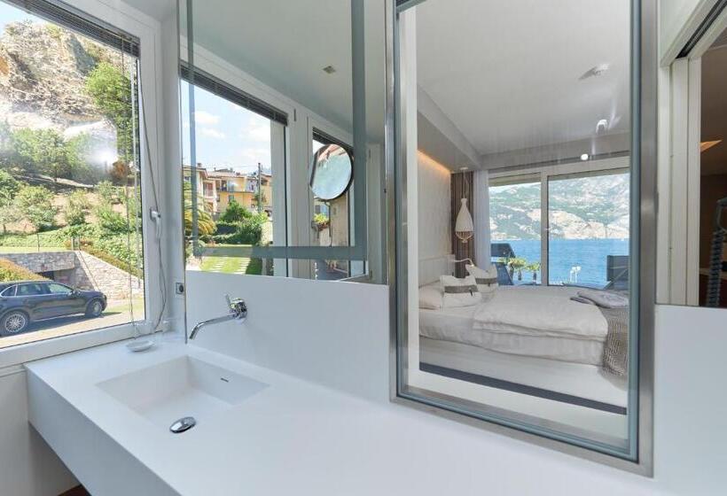 Suite with lake view, Castello Lake Front