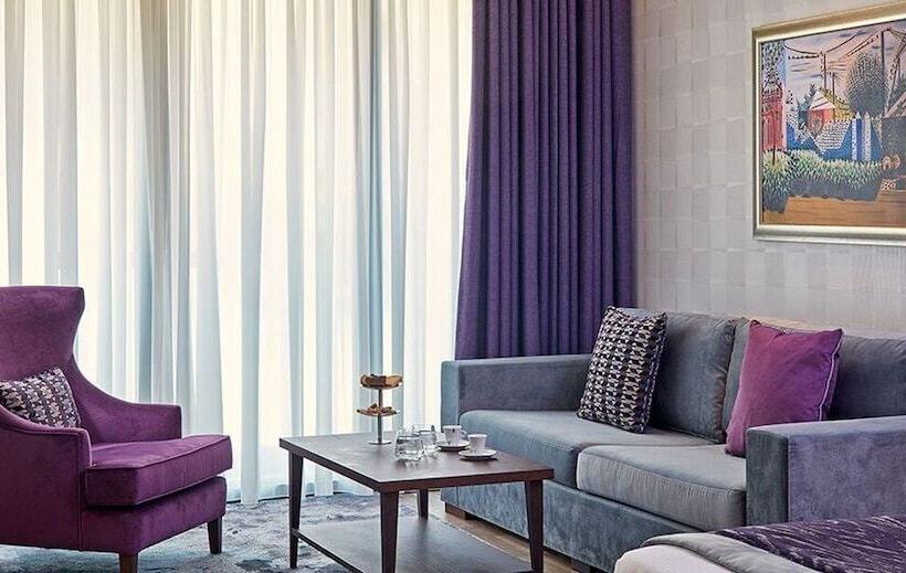 غرفة تنفيذية, Electra Metropolis