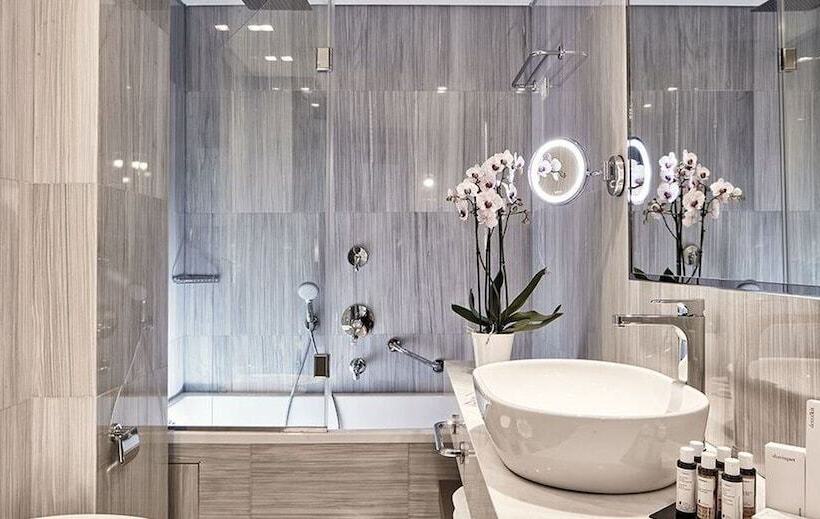 جناح مزوَّد بشرفة, Electra Metropolis