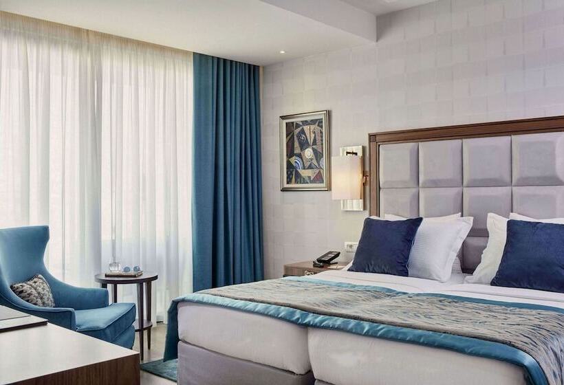 جناح, Electra Metropolis