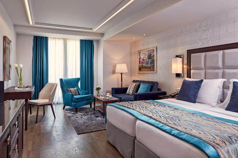 غرفة سوبيريور ثلاثية, Electra Metropolis