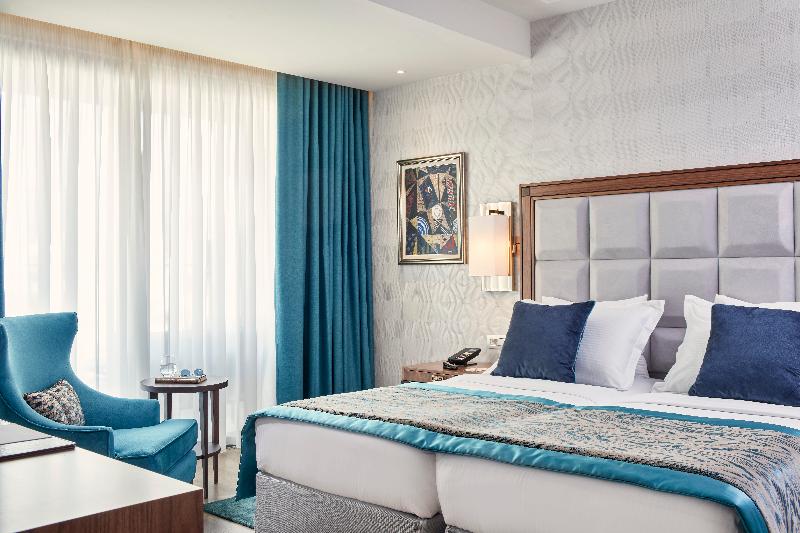 جناح مزوَّد بشرفة, Electra Metropolis