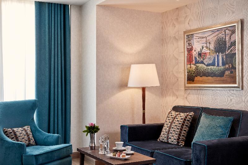 غرفة سوبيريور ثلاثية, Electra Metropolis