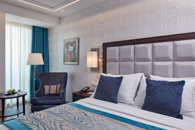 غرفة سوبيريور, Electra Metropolis