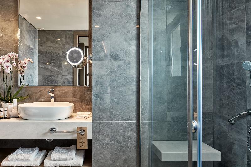 غرفة ديلوكس, Electra Metropolis