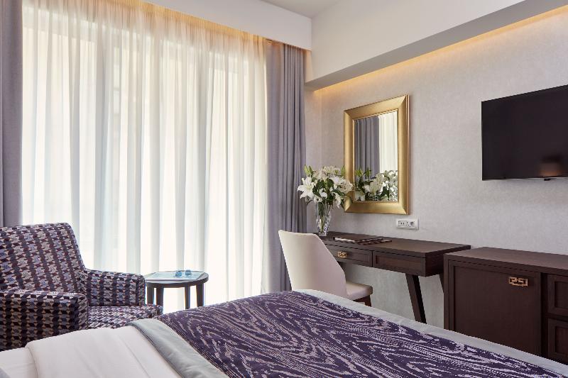 غرفة قياسية فردية, Electra Metropolis