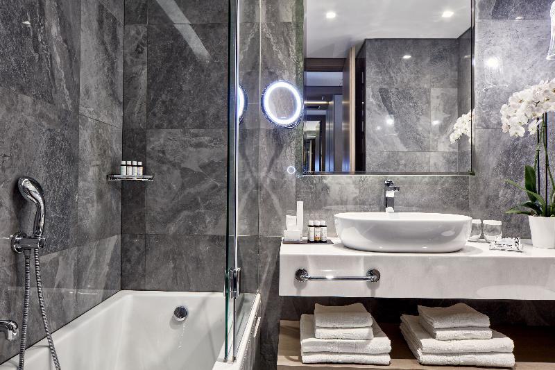 غرفة سوبيريور, Electra Metropolis