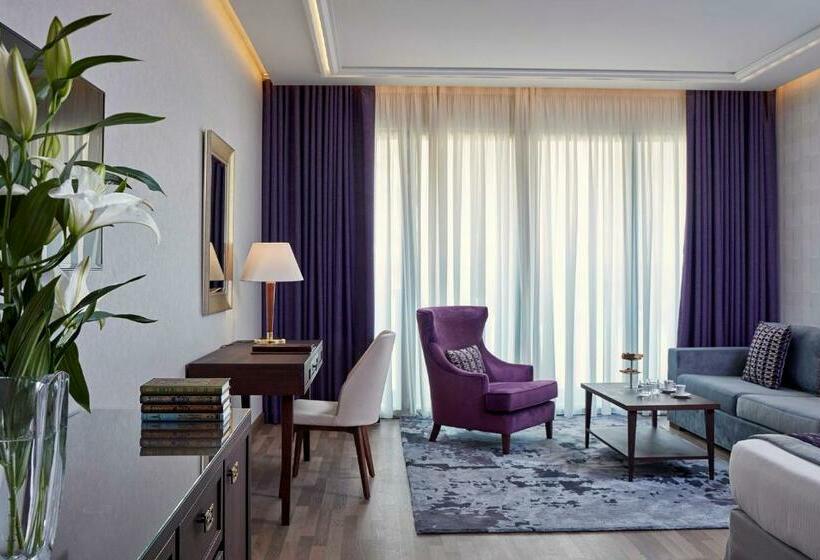 غرفة تنفيذية, Electra Metropolis