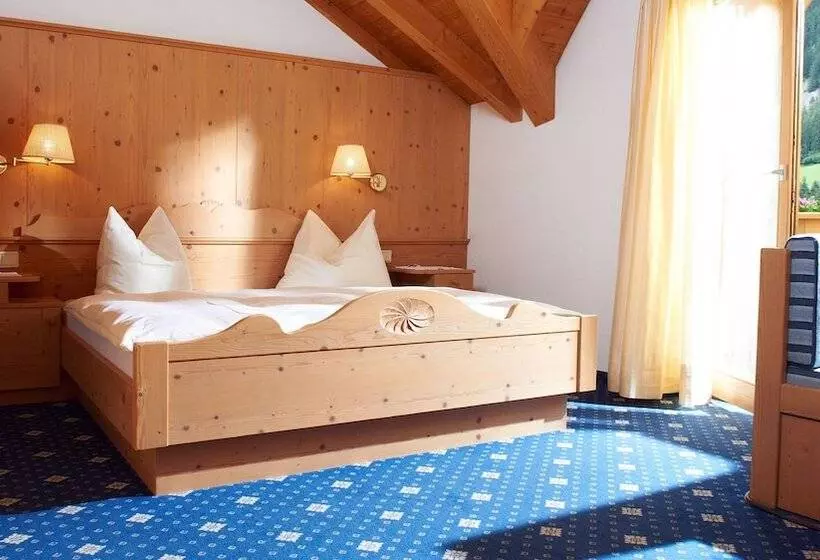 Standard Kolmen Hengen Huone, Gallia
