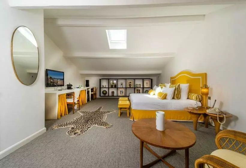 Suite Junior, Le Y