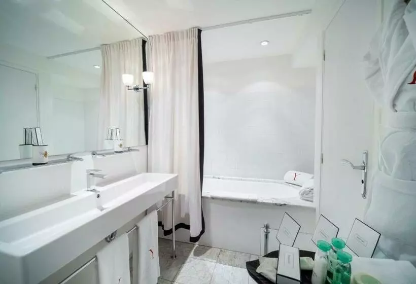 Suite Junior, Le Y