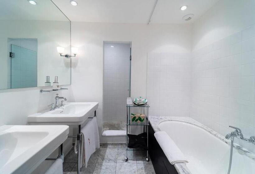 Номер Superior, Le Y