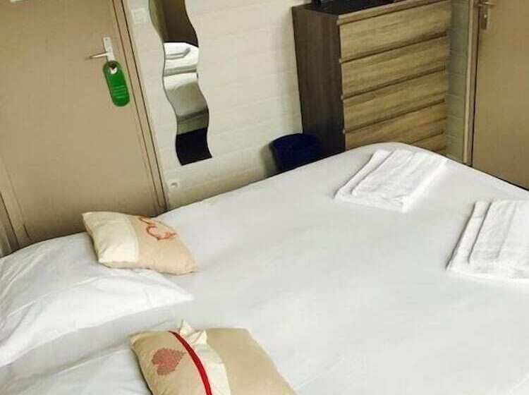 Номер Стандарт, La Marine