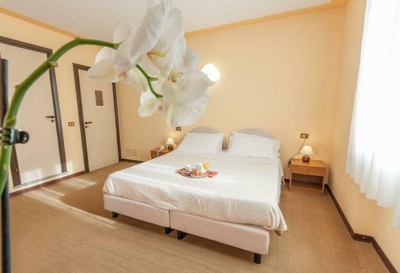 غرفة قياسية, San Marco