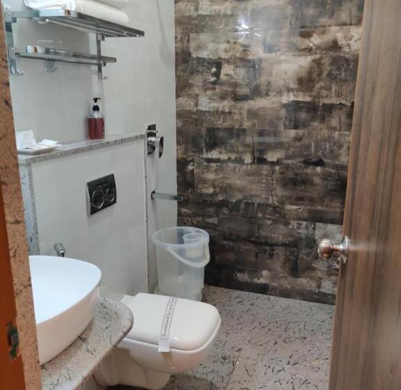 חדר אקונומי, Stay Inn