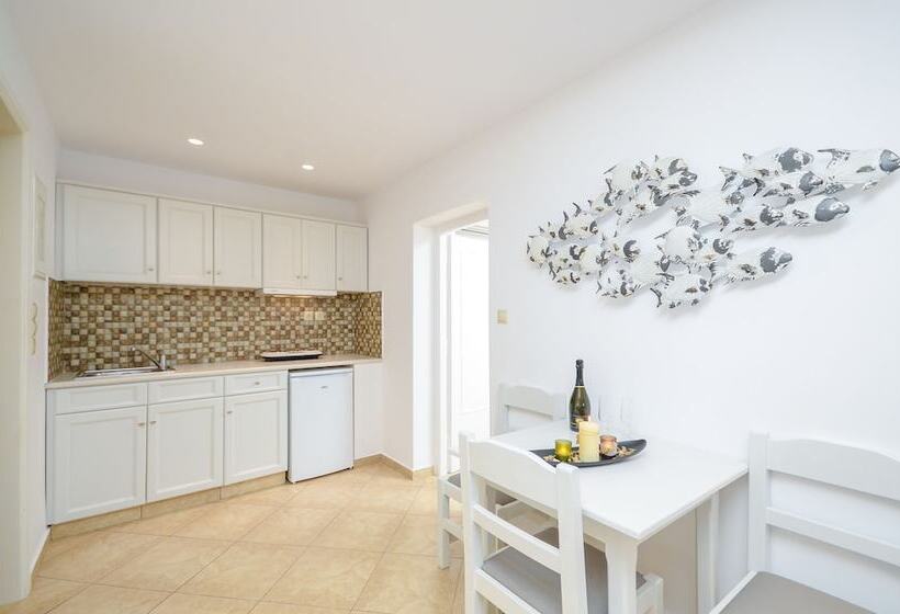 شقة غرفتين, Summer Memories