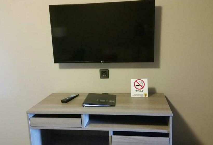 Студио Стандарт Кровать Кинг, Super 8 By Wyndham Mont Laurier