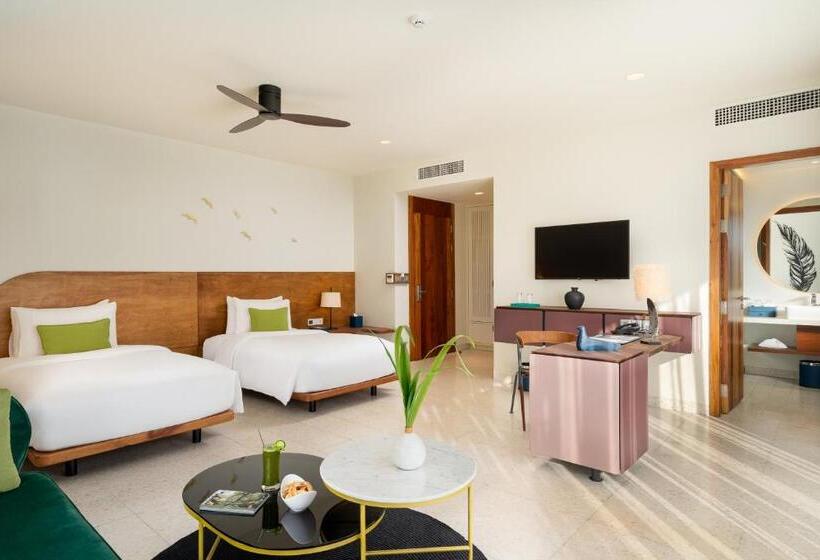 Семейный Номер, The Aviary