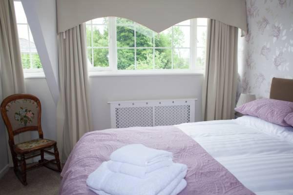 标准间, The Coach House