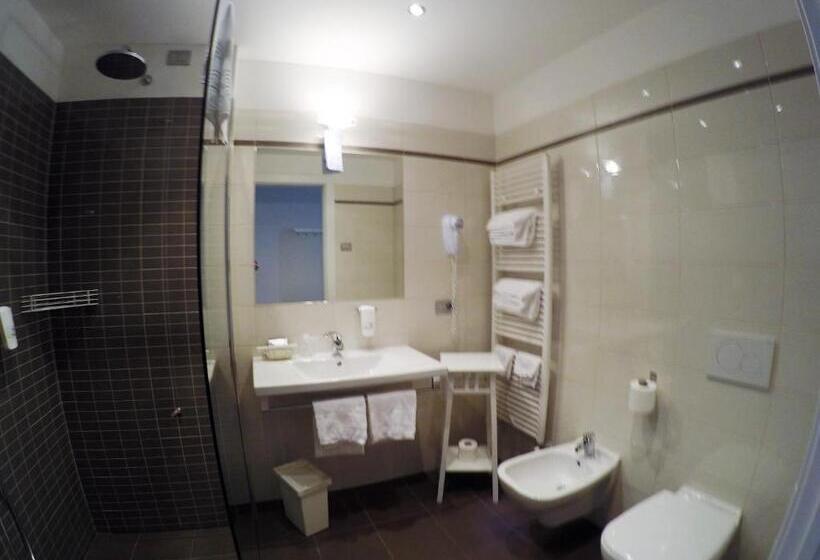 湖の見えるジュニアスイート, Tullio