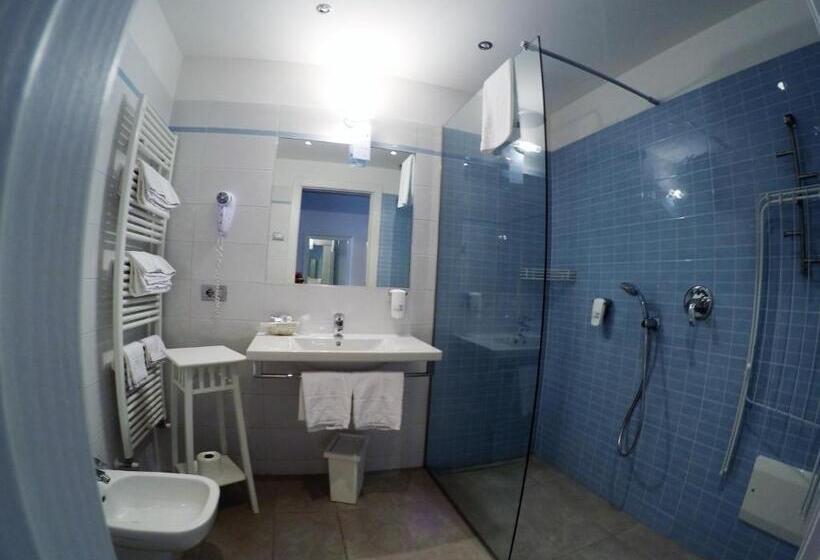 湖の見えるジュニアスイート, Tullio