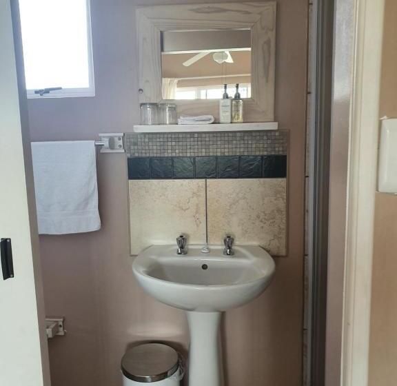 חדר סטנדרט עם מרפסת, Nahoon Bed & Breakfast