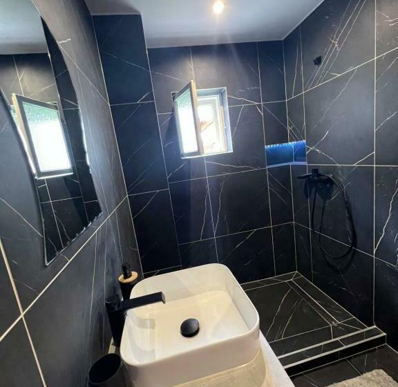 آپارتمان 1 خوابه همکف, Casa Tofalvi