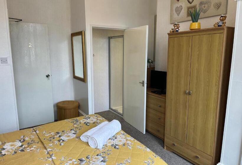 Номер Стандарт, The Croft