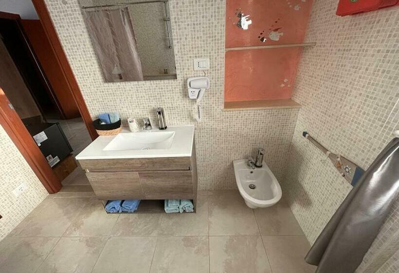 Номер Стандарт с Балконом, Triangolo Delle Bermuda B&b