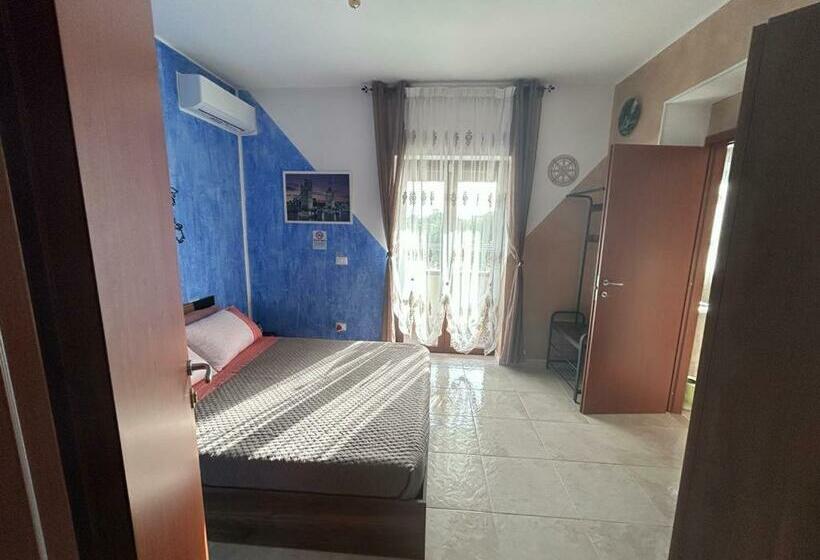 غرفة قياسية مزوَّدة بشُرفة, Triangolo Delle Bermuda B&b