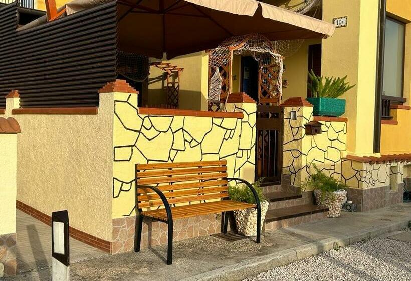발코니가 있는 4인용 스탠다드 룸, Triangolo Delle Bermuda B&b
