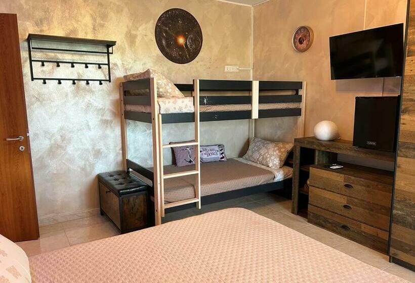 발코니가 있는 4인용 스탠다드 룸, Triangolo Delle Bermuda B&b