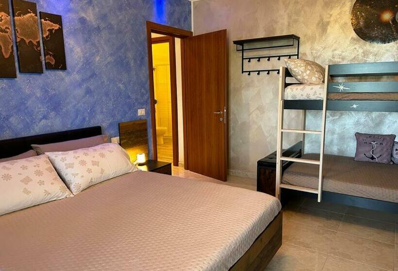 غرفة قياسية رباعية مزودة بشُرفة, Triangolo Delle Bermuda B&b