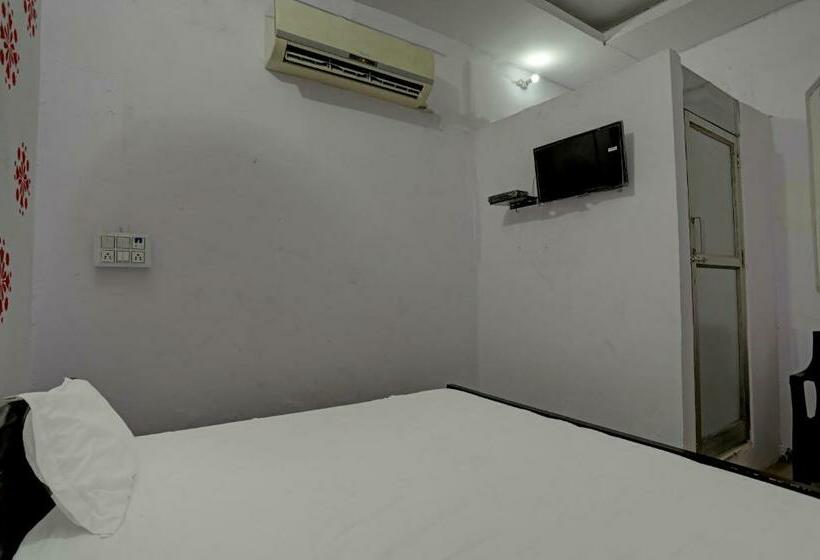 חדר קלאסי לשלושה, Star Night Place