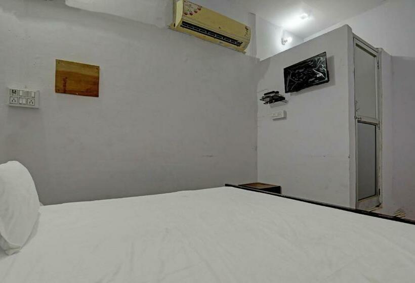 חדר קלאסי לשלושה, Star Night Place