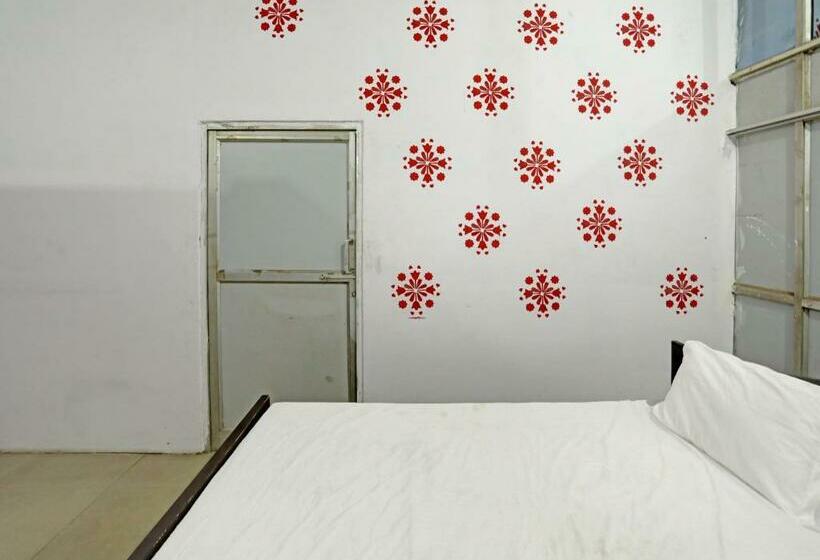 חדר קלאסי לשלושה, Star Night Place