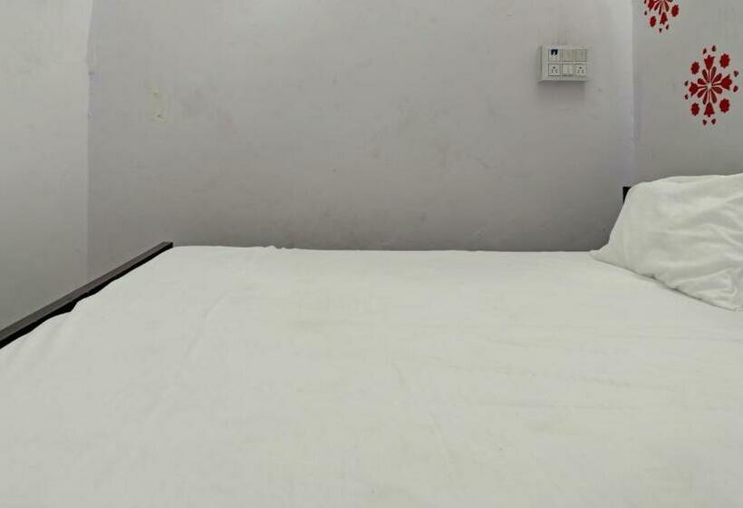 חדר קלאסי לשלושה, Star Night Place