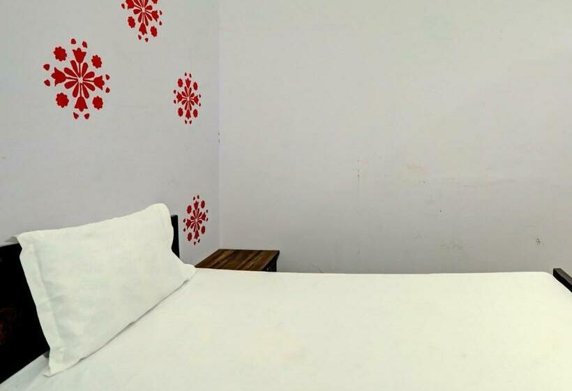 חדר קלאסי לשלושה, Star Night Place