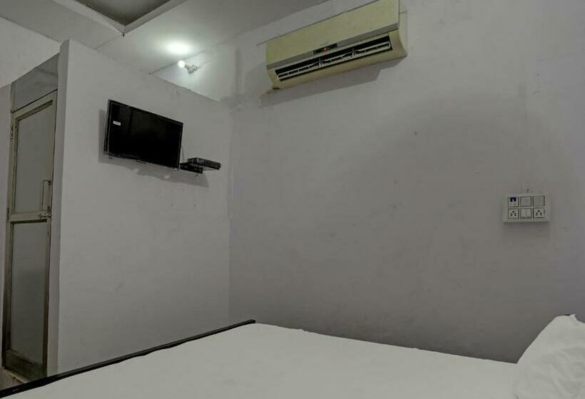 חדר קלאסי לשלושה, Star Night Place