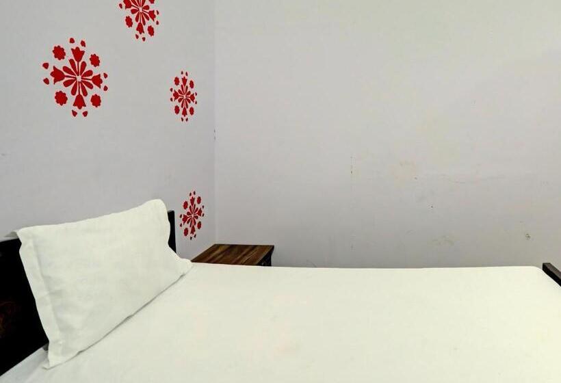 חדר קלאסי לשלושה, Star Night Place